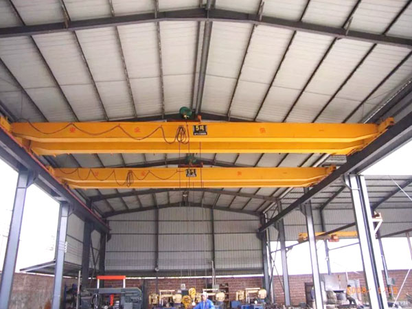 橋式起重機